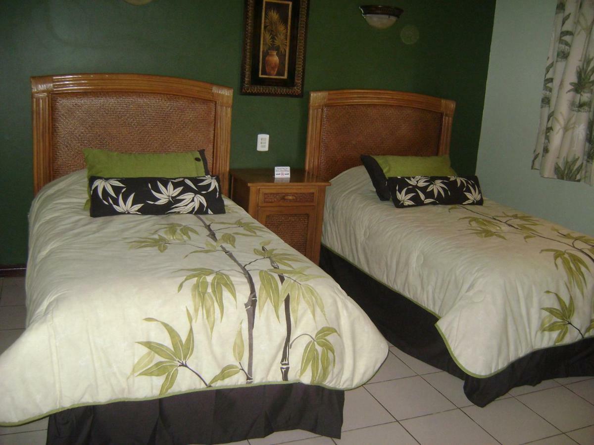 Getaways At Pueblo Real Hotel Quepos Esterno foto